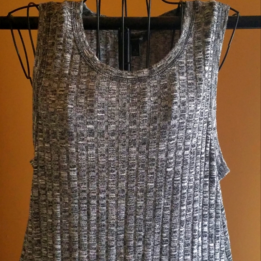 Ladies Banana Republic Sleeveless Shirt- Top Sz LG